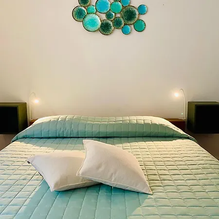 Welcome Traveller Charm Montees